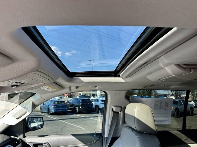 Used 2019 Chevrolet Suburban LT image 16