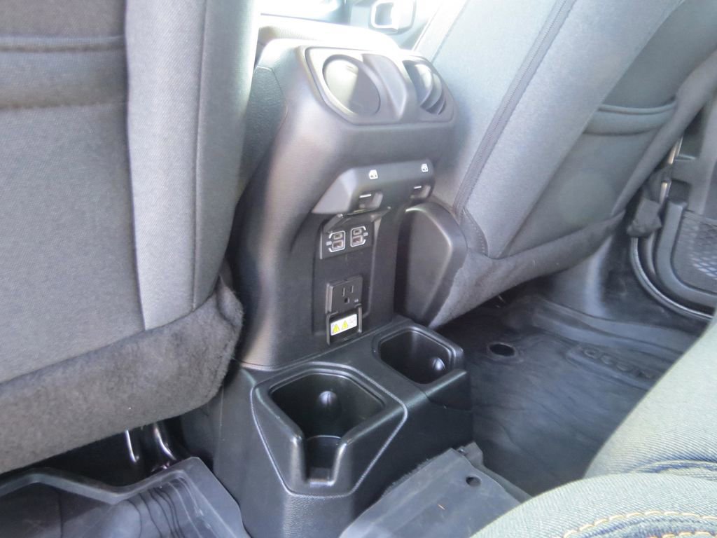 Used 2024 Jeep Gladiator Willys image 17