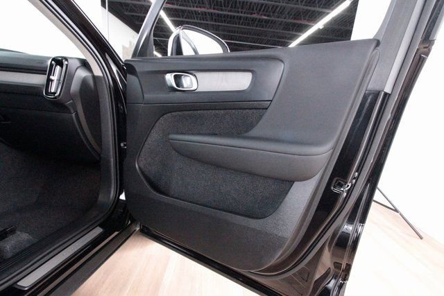 Certified 2025 Volvo XC40 B5 Plus image 24