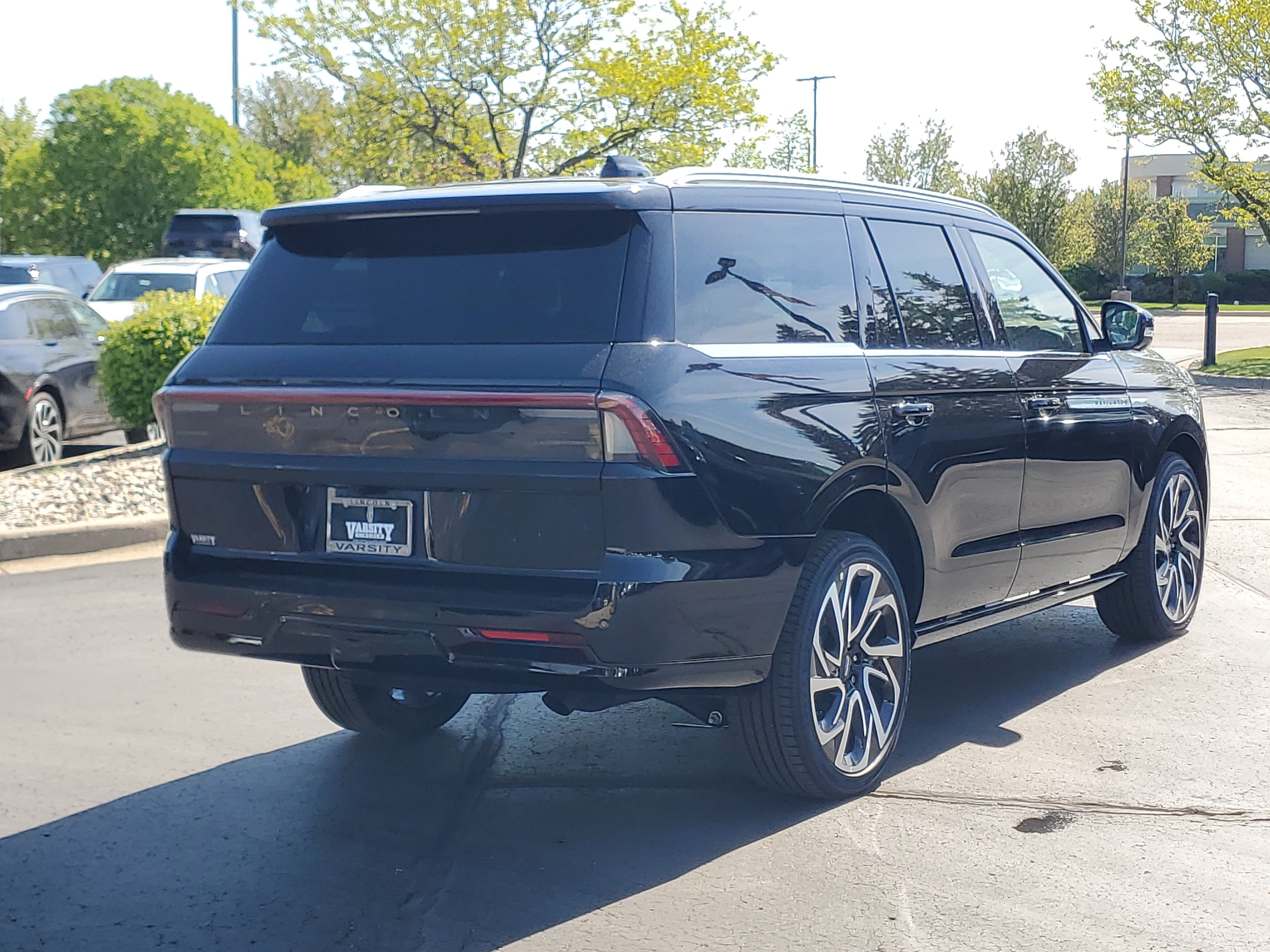 New 2026 Lincoln Navigator Reserve AWD/4WD image 4