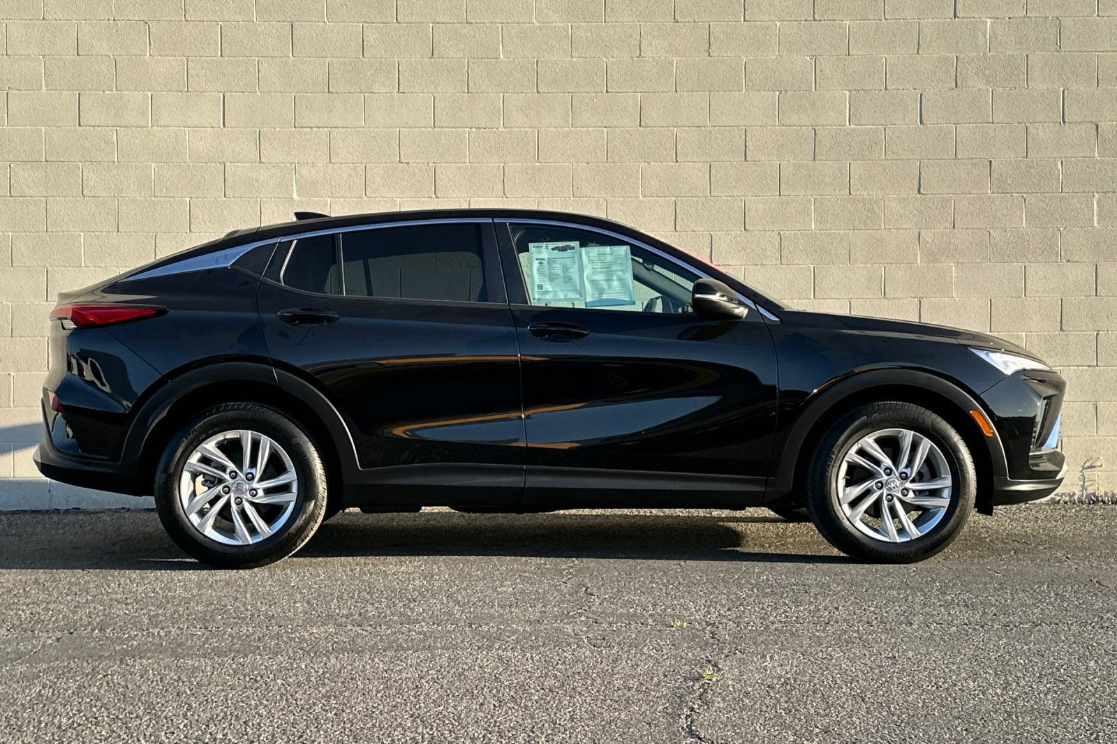 Certified 2024 Buick Envista Preferred w/ Advanced Safety Package image 3