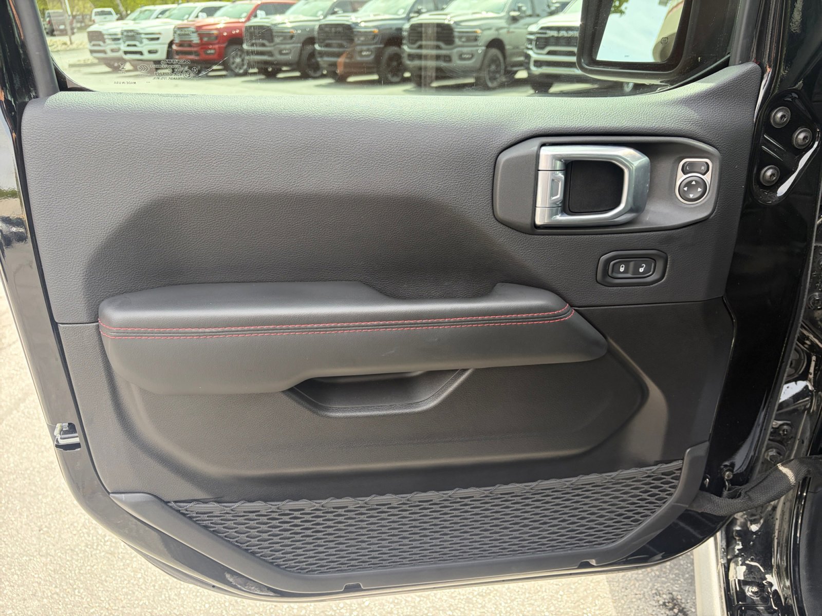 Used 2025 Jeep Wrangler Unlimited Rubicon w/ Steel Bumper Group image 14