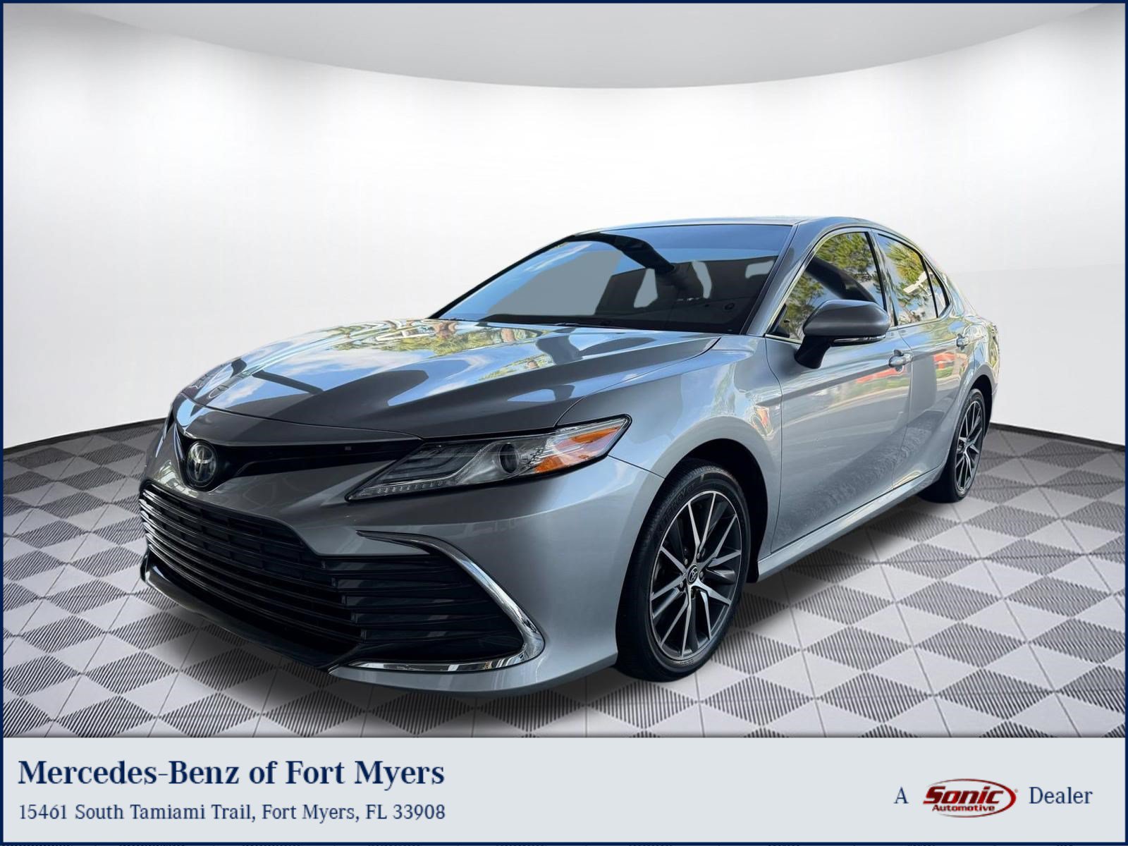 Used 2023 Toyota Camry XLE FWD image 1