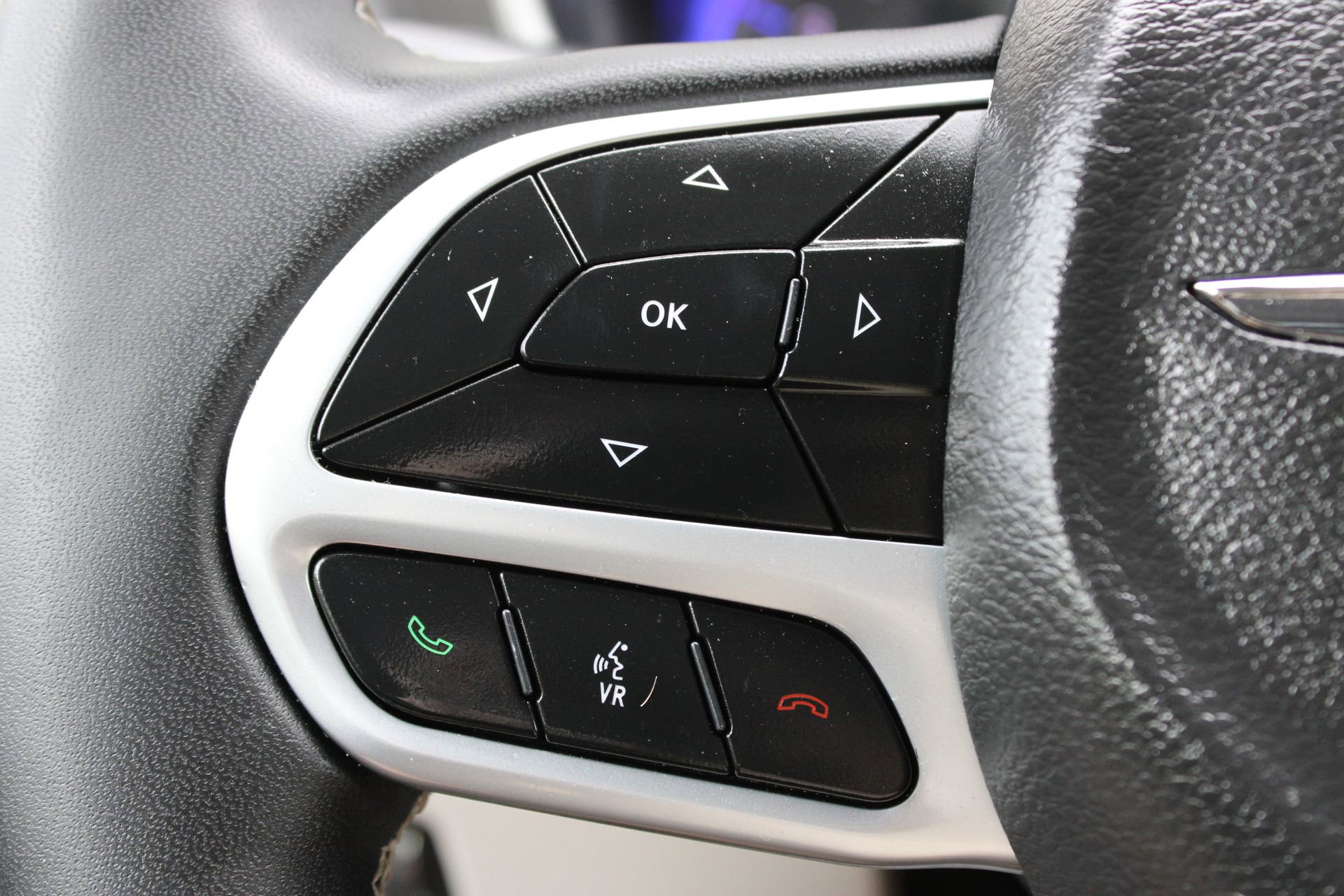 Used 2024 Chrysler Pacifica Touring-L FWD image 32