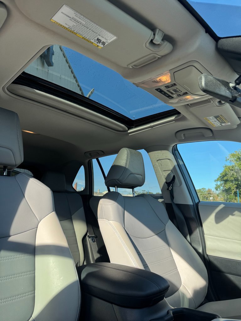 Used 2020 Toyota RAV4 XLE Premium image 11