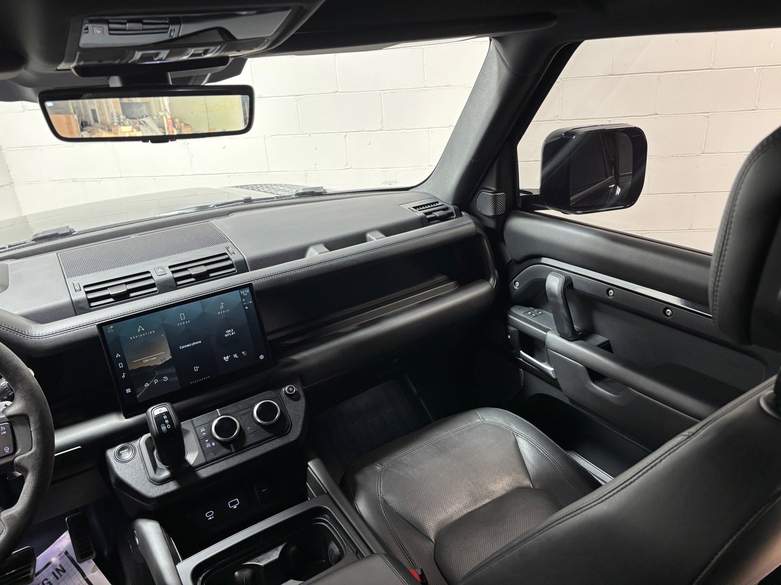 Used 2023 Land Rover Defender 110 V8 AWD/4WD image 37