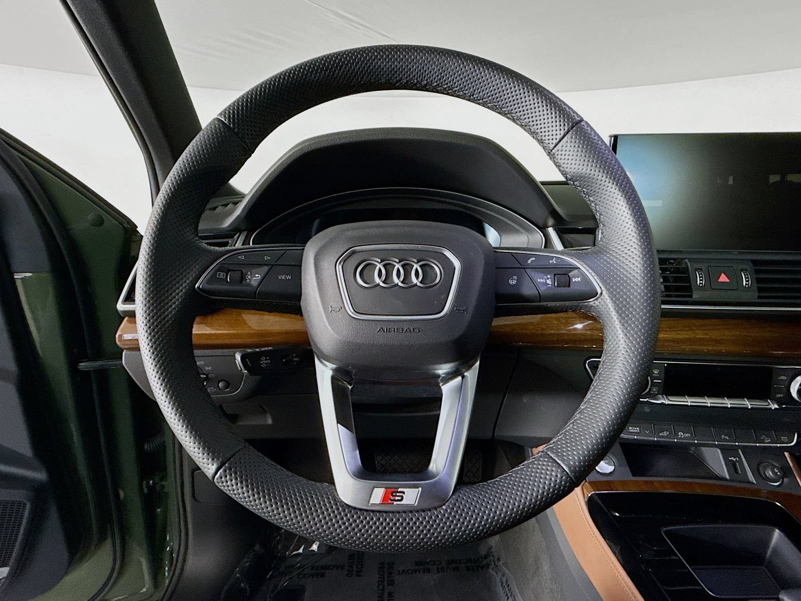 Certified 2024 Audi Q5 e Premium Plus w/ Premium Plus Package AWD/4WD image 11