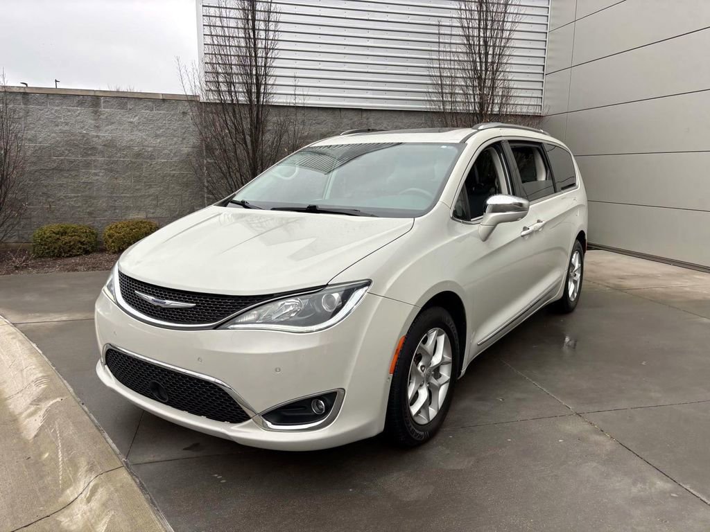 Used 2019 Chrysler Pacifica Limited w/ Advanced Safetytec Group image 3
