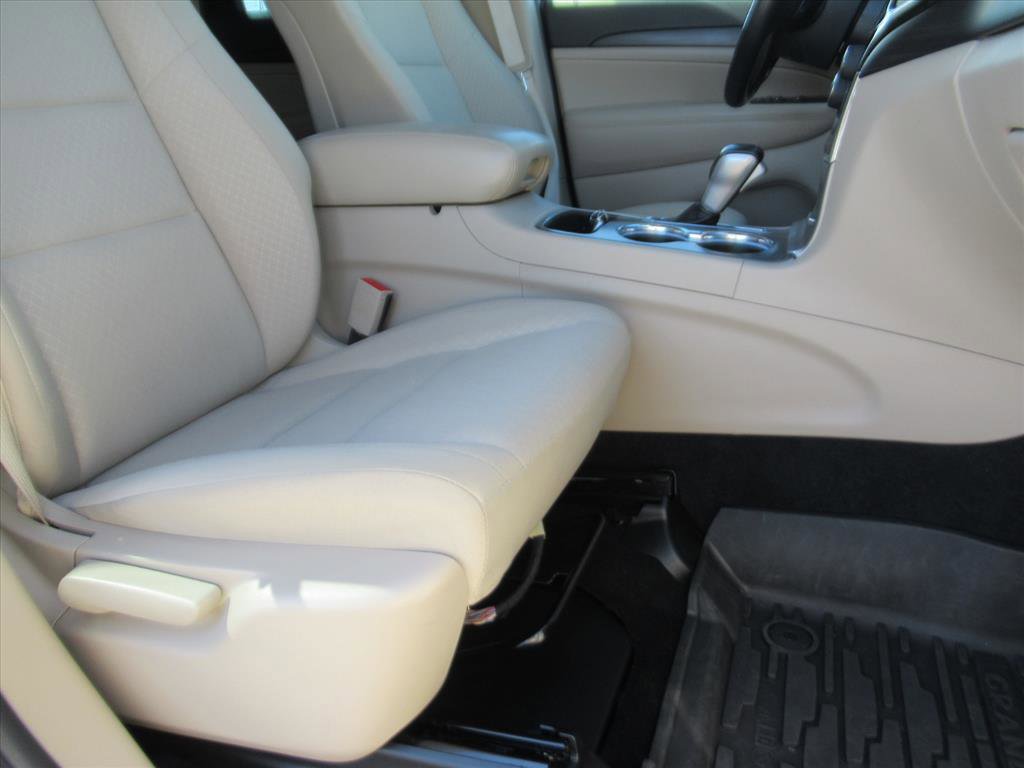 Used 2022 Jeep Grand Cherokee Laredo E image 10