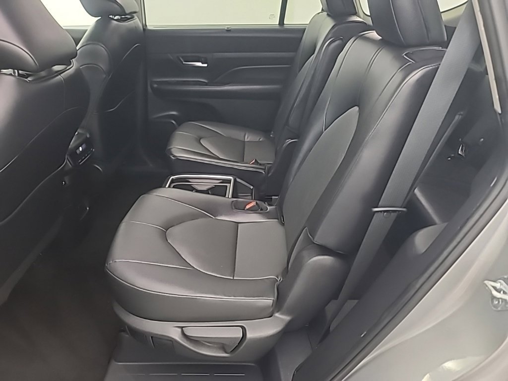 Used 2025 Toyota Grand Highlander AWD image 22