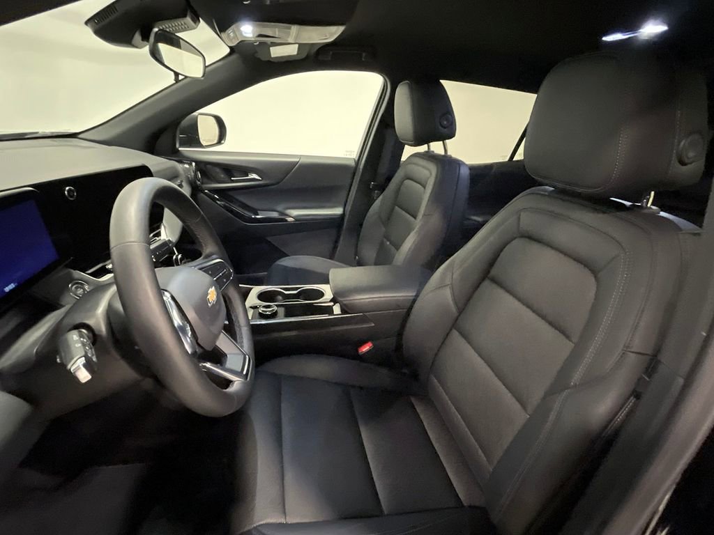 Used 2026 Chevrolet Equinox LT w/ Convenience Package II image 3