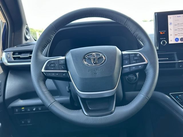 Used 2025 Toyota Sienna Platinum AWD/4WD image 46