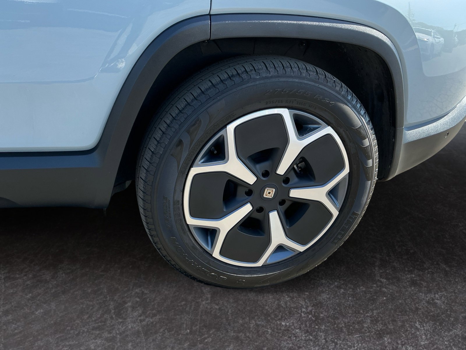 Used 2024 Rivian R1S Adventure AWD/4WD image 9