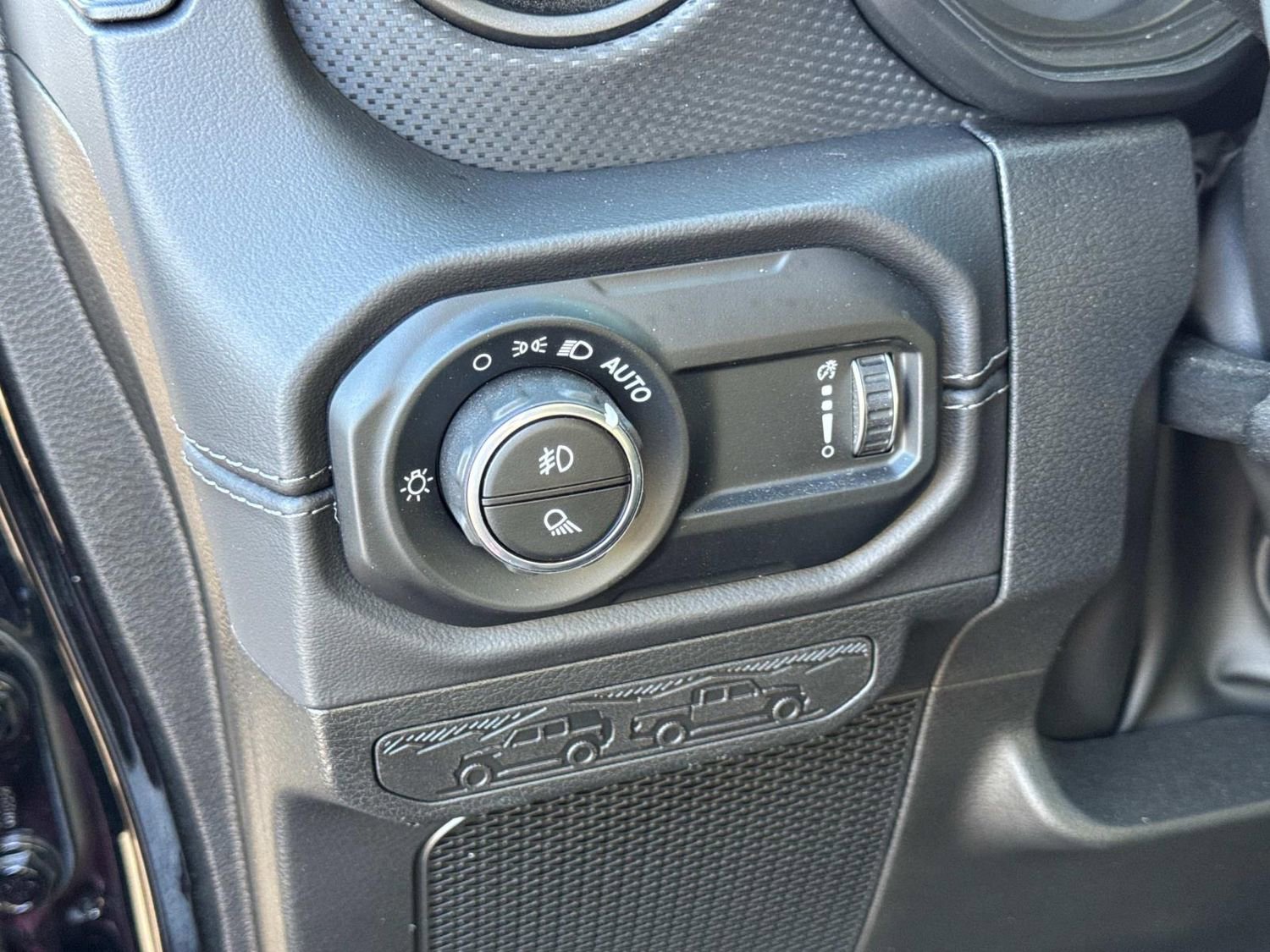 Used 2025 Jeep Gladiator Rubicon w/ Convenience Group image 28