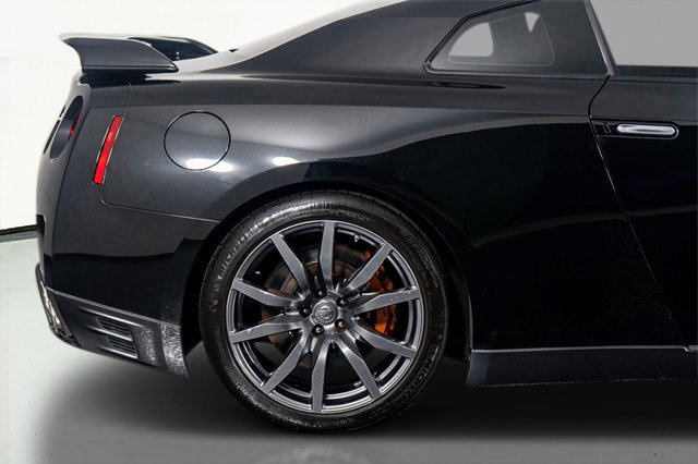 Used 2015 Nissan GT-R Premium image 7