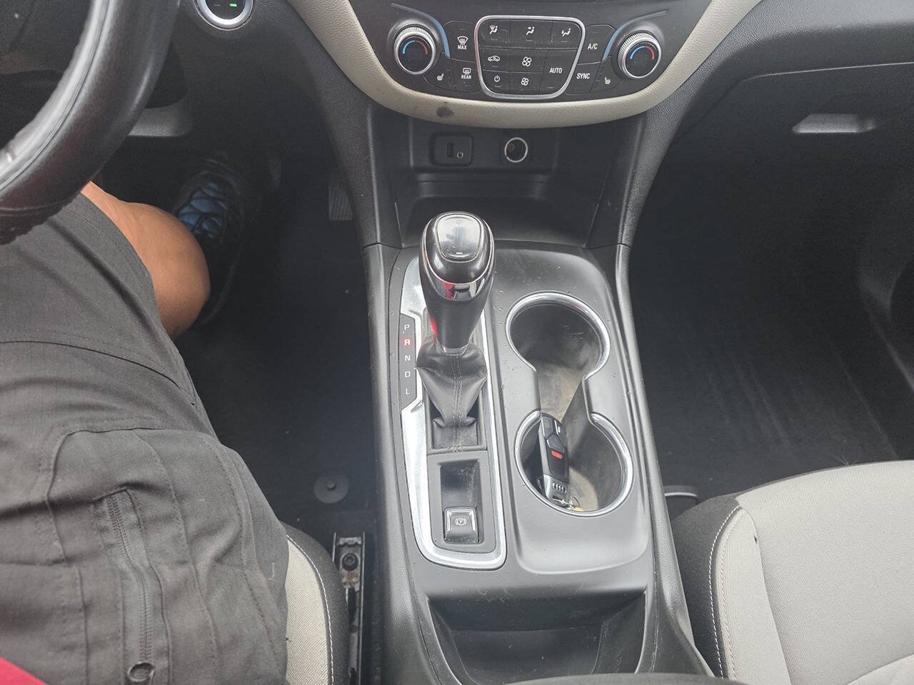 Used 2018 Chevrolet Equinox LT AWD/4WD image 11