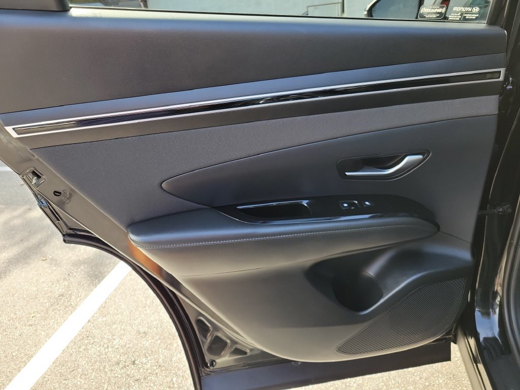 Used 2023 Hyundai Tucson Limited FWD image 12