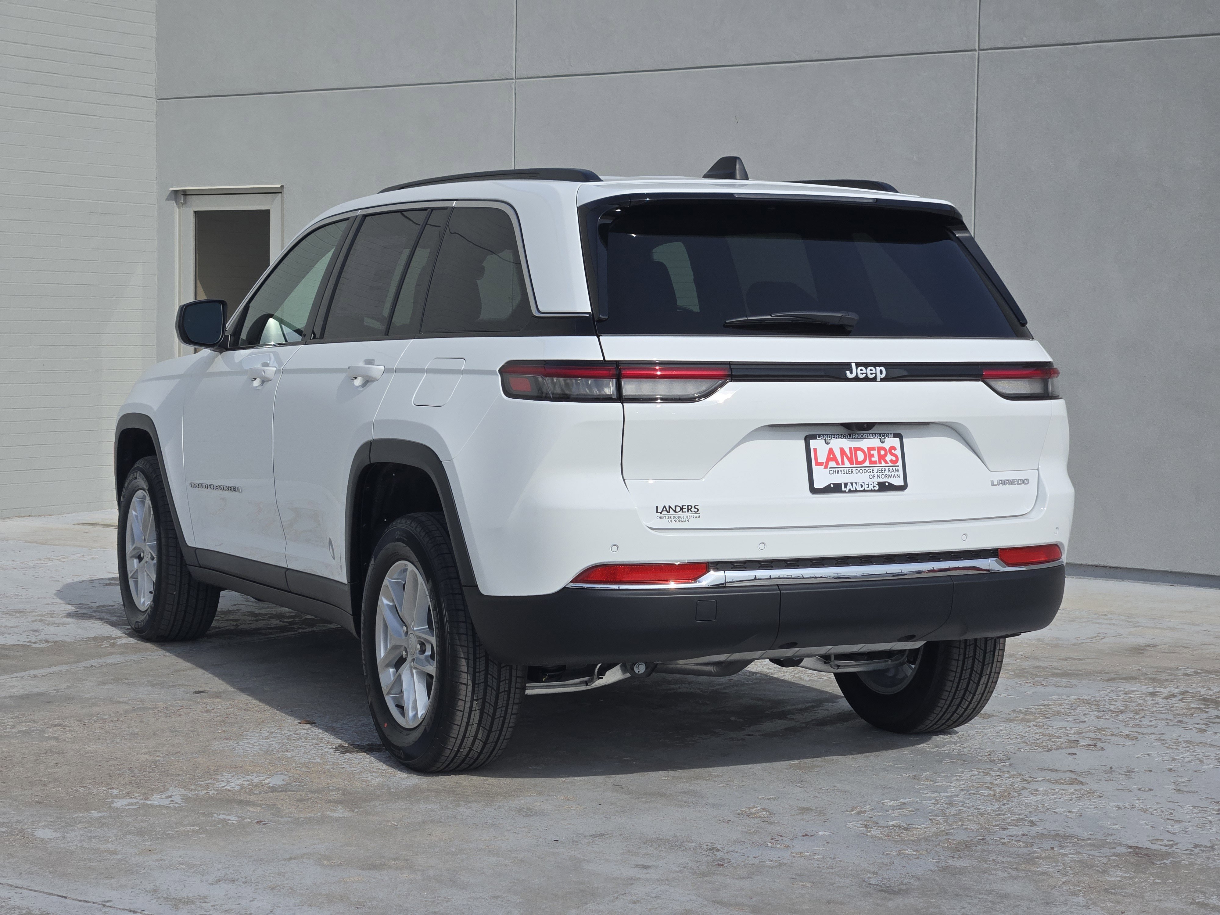 New 2026 Jeep Grand Cherokee Laredo image 3