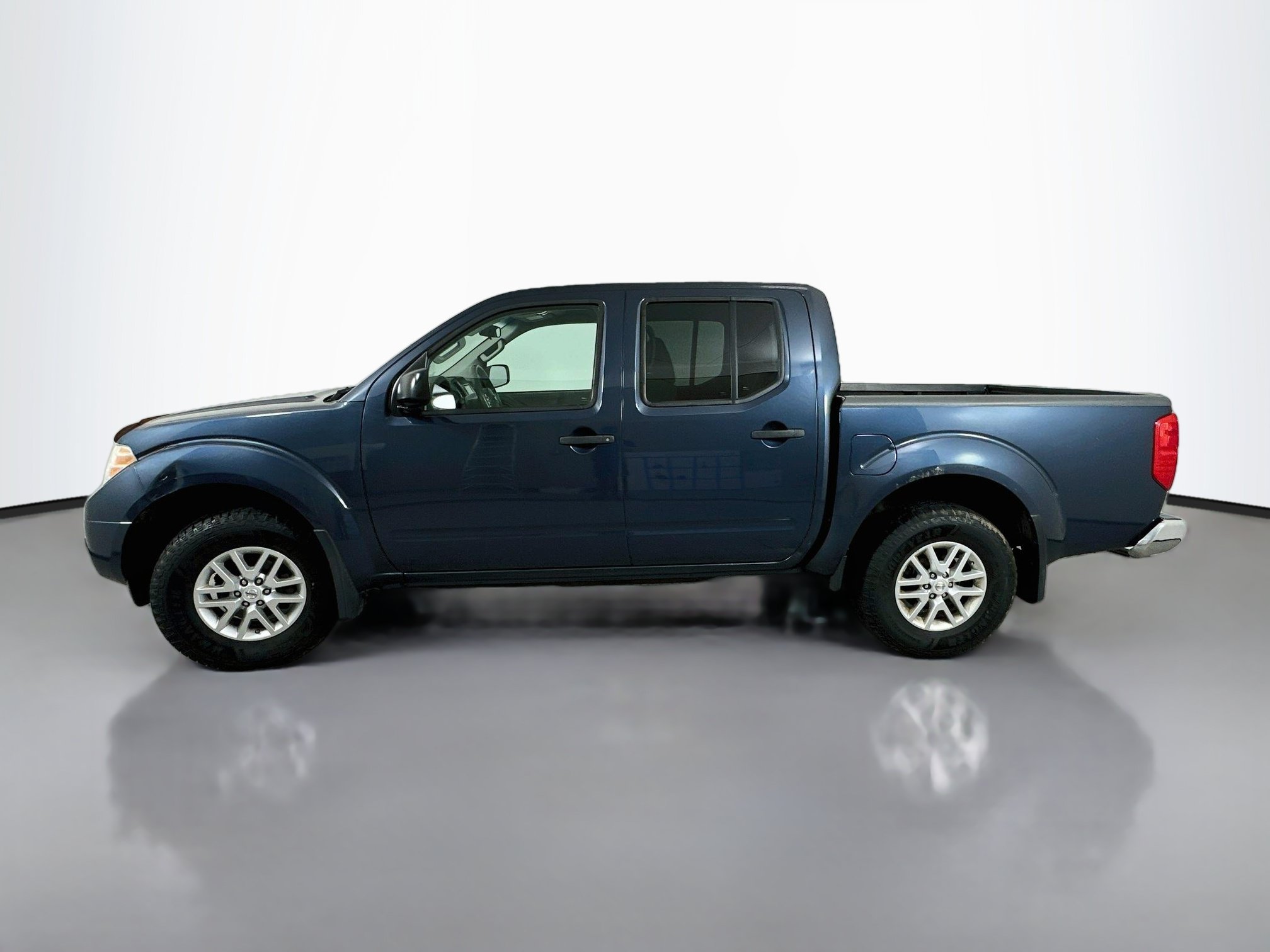 Used 2015 Nissan Frontier SV AWD/4WD image 4
