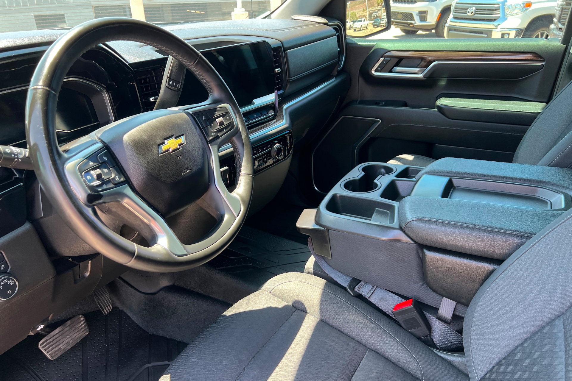 Used 2023 Chevrolet Silverado 1500 LT w/ Convenience Package II AWD/4WD image 16