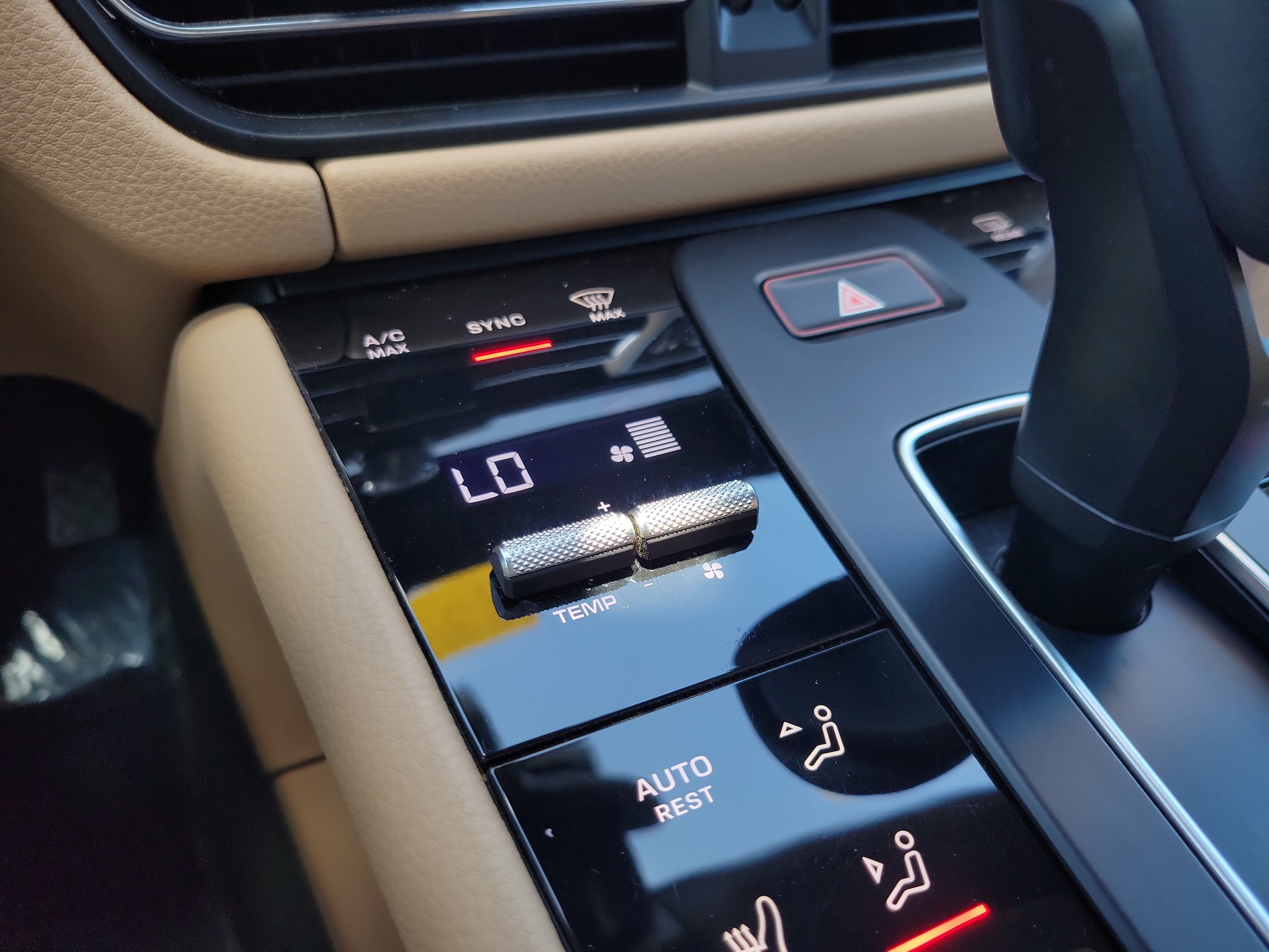 Certified 2024 Porsche Macan S AWD/4WD image 26