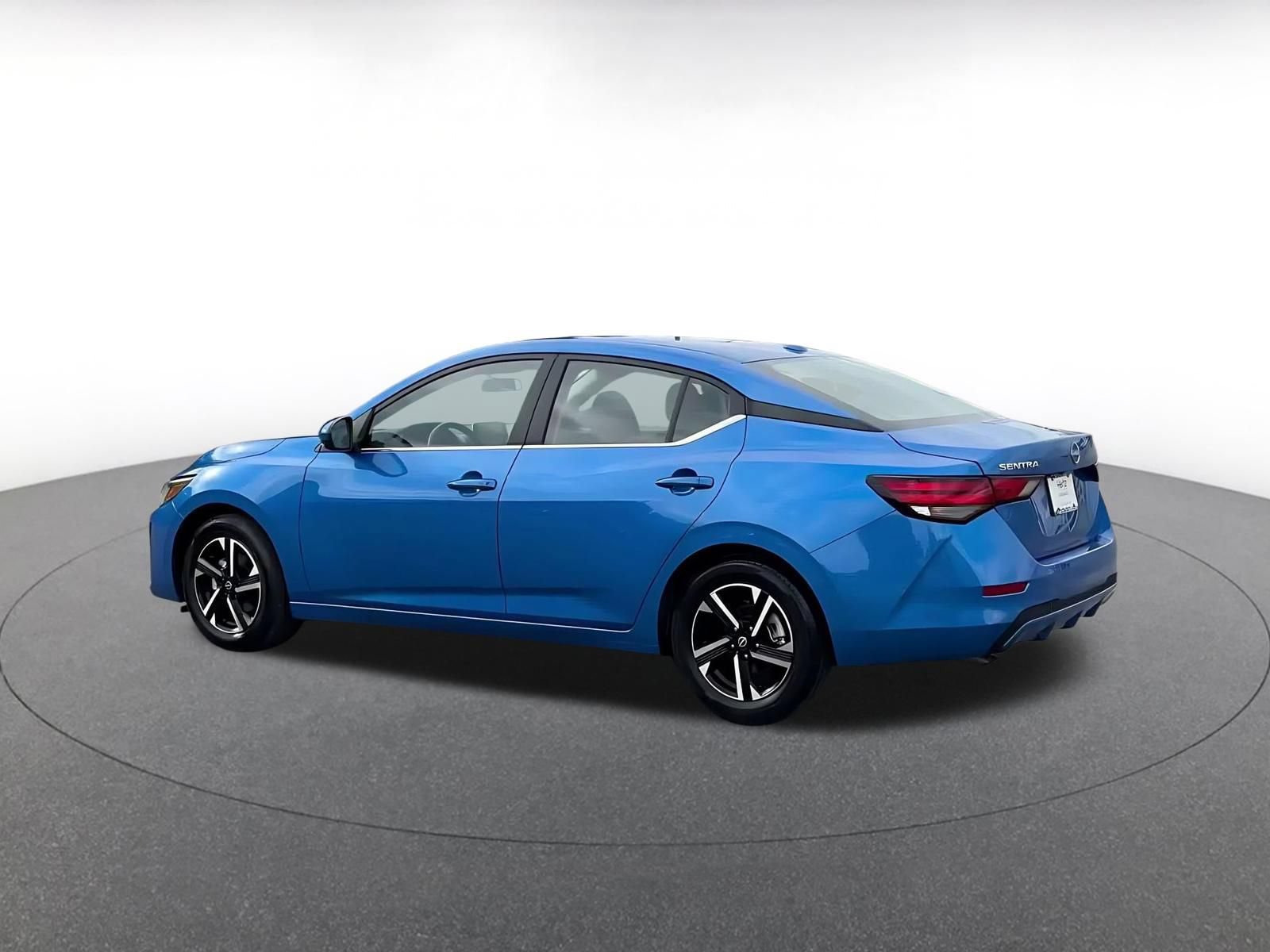 Used 2025 Nissan Sentra SV FWD image 8