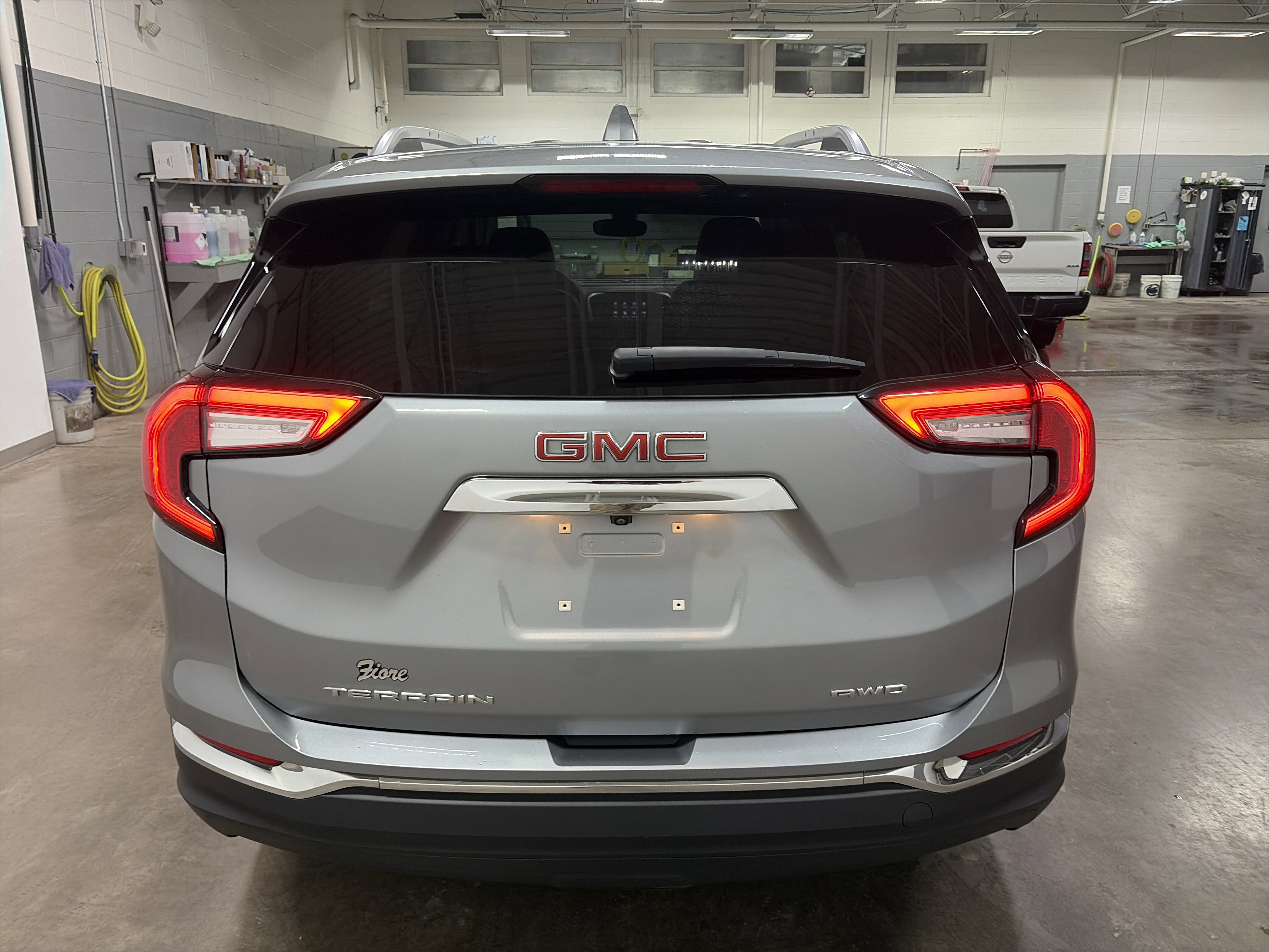 Used 2024 GMC Terrain SLT AWD/4WD image 4