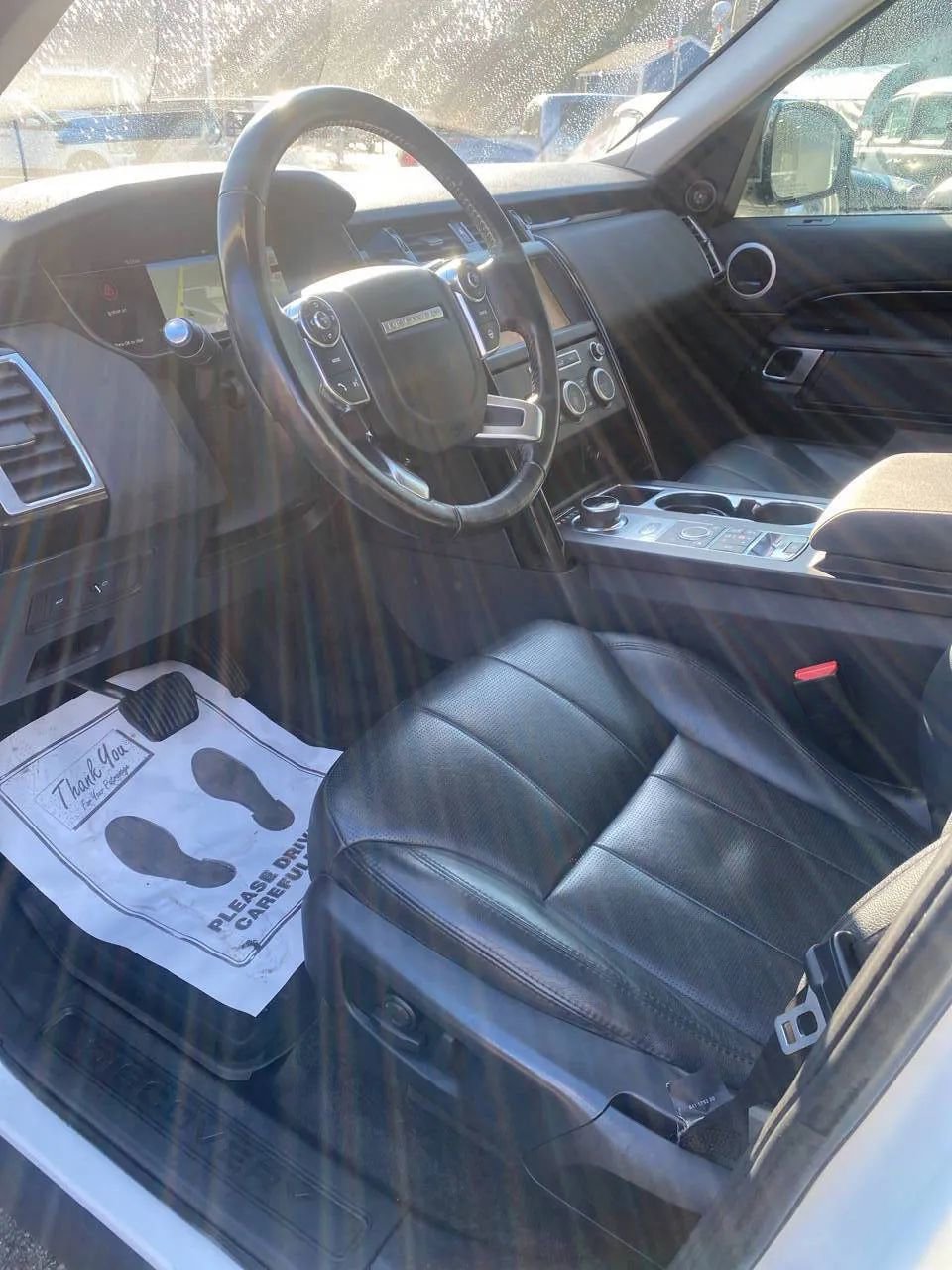 Used 2018 Land Rover Discovery SE image 9