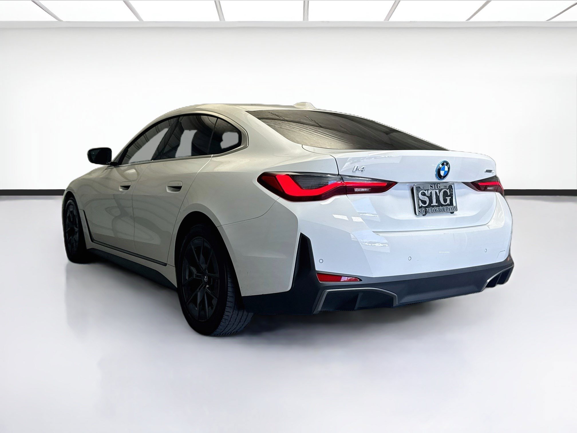 Used 2023 BMW i4 eDrive40 w/ Premium Package RWD image 6