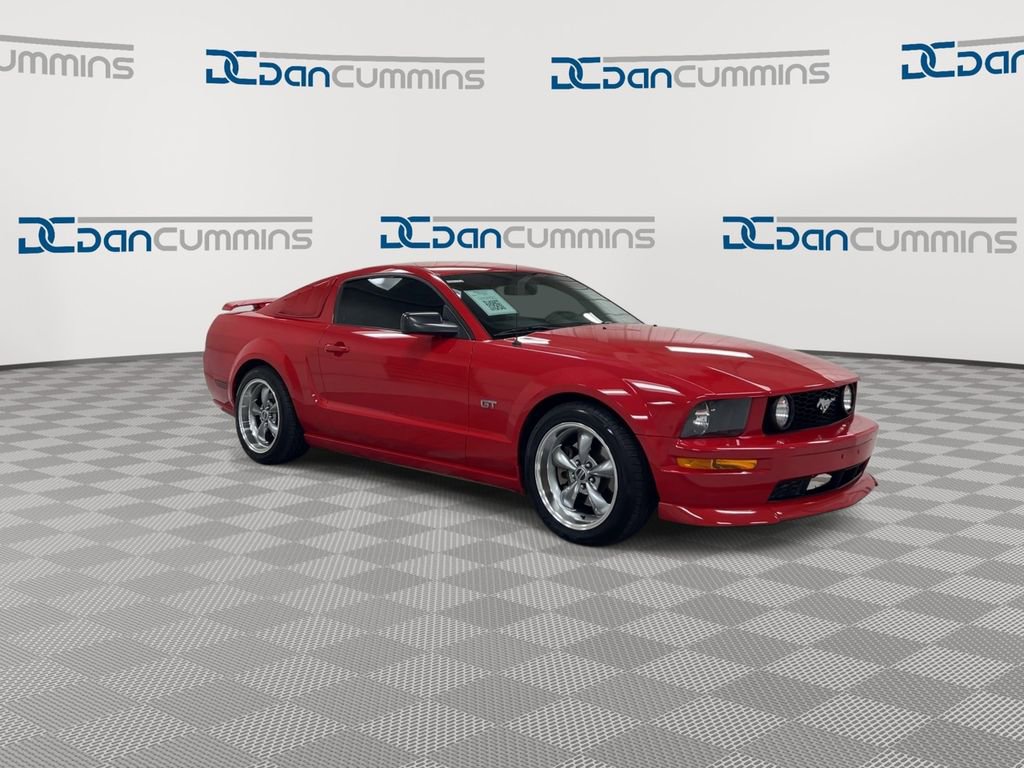 Used 2005 Ford Mustang GT RWD image 2