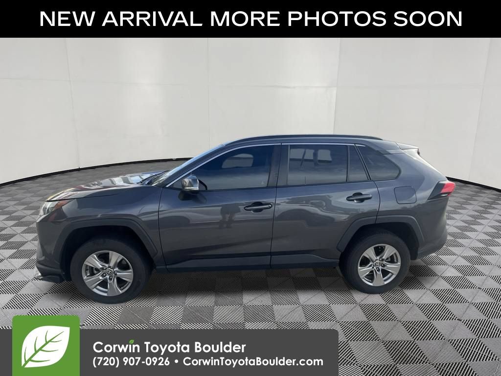 Used 2022 Toyota RAV4 XLE AWD/4WD image 4