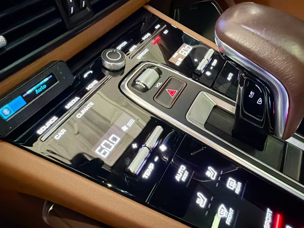 Certified 2023 Porsche Cayenne Turbo AWD/4WD image 17