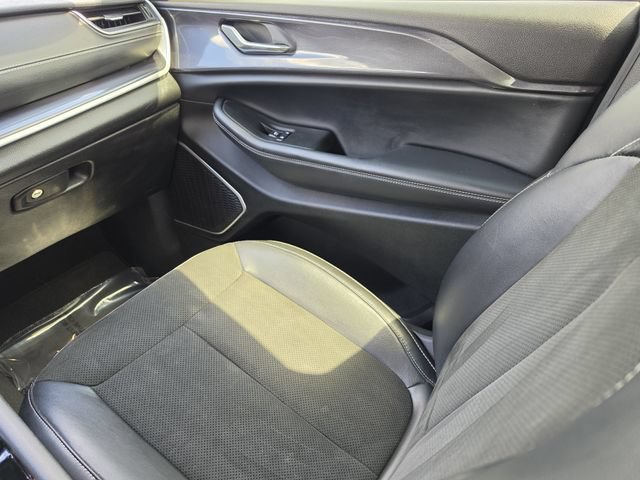 Used 2021 Jeep Grand Cherokee L Laredo RWD image 18
