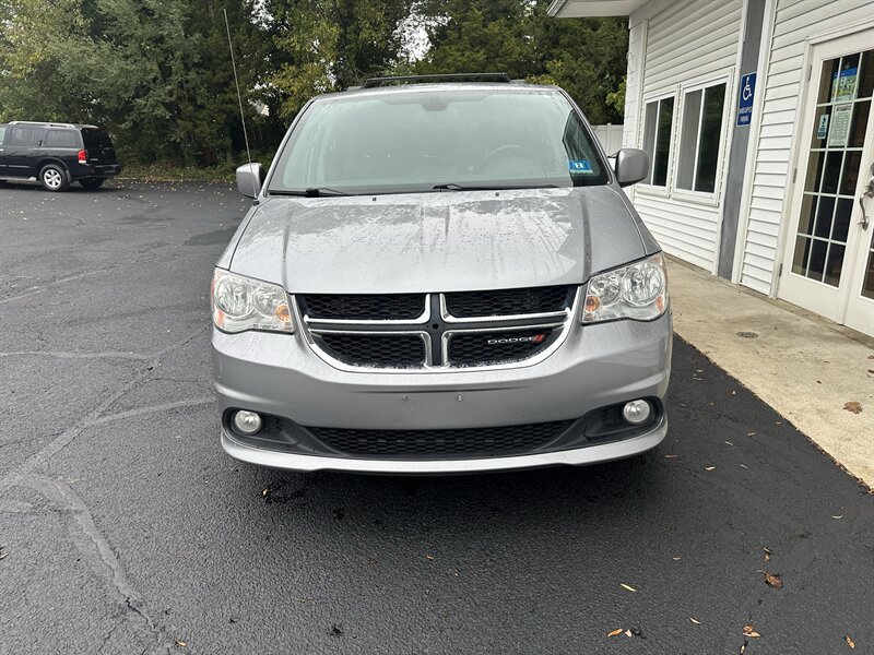 Used 2020 Dodge Grand Caravan SXT FWD image 3