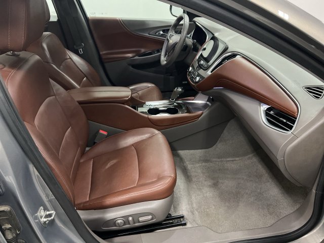 Used 2017 Chevrolet Malibu Premier w/ Premier Sun and Wheel Package FWD image 29