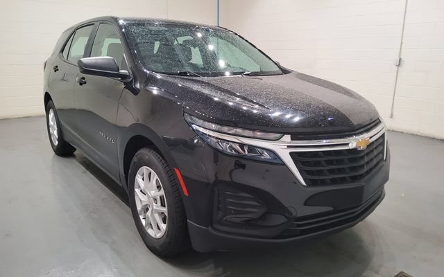 Used 2023 Chevrolet Equinox LS FWD image 2