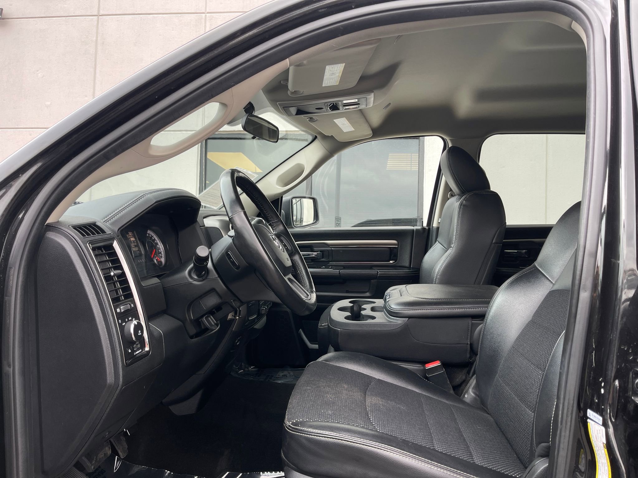 Used 2018 RAM 2500 Big Horn w/ Sport Appearance Group image 10