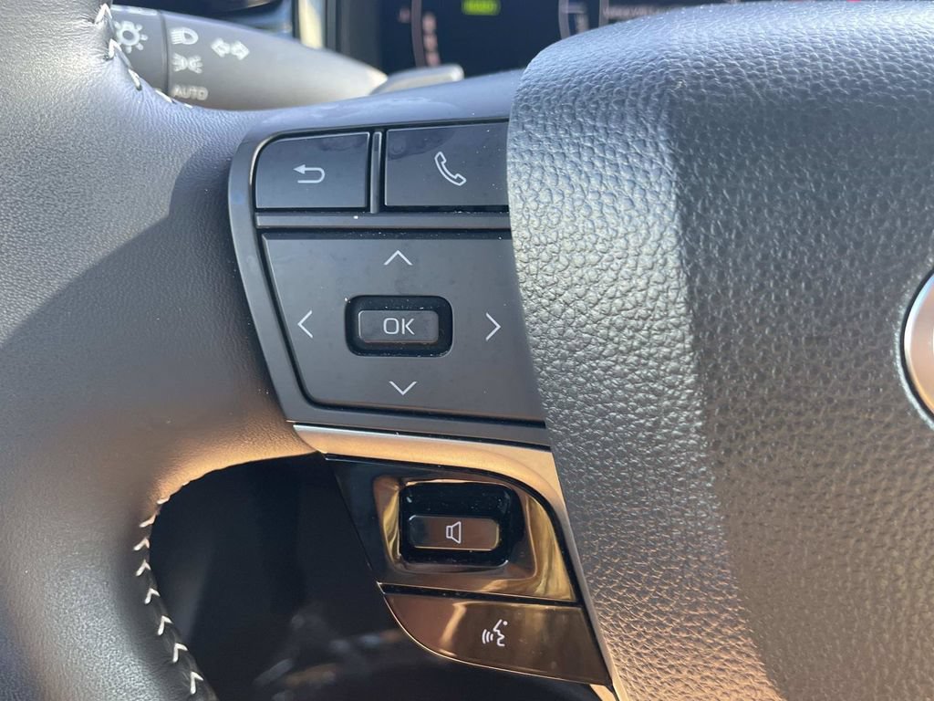 Used 2025 Toyota Camry SE FWD image 29
