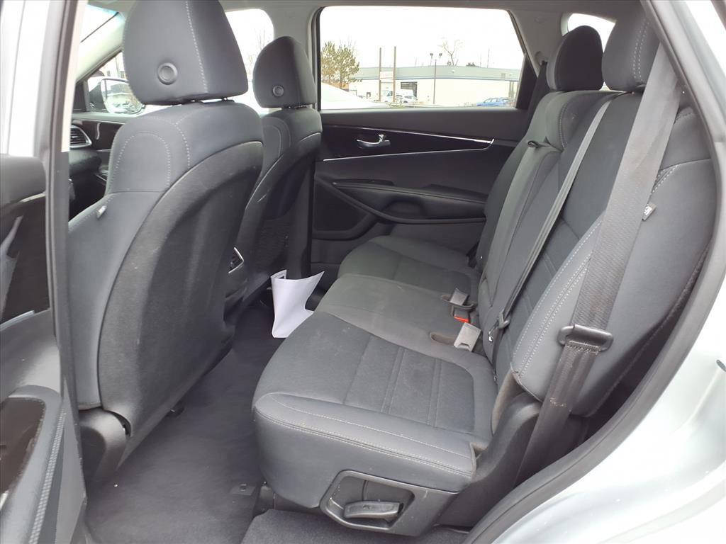 Used 2019 Kia Sorento L image 19
