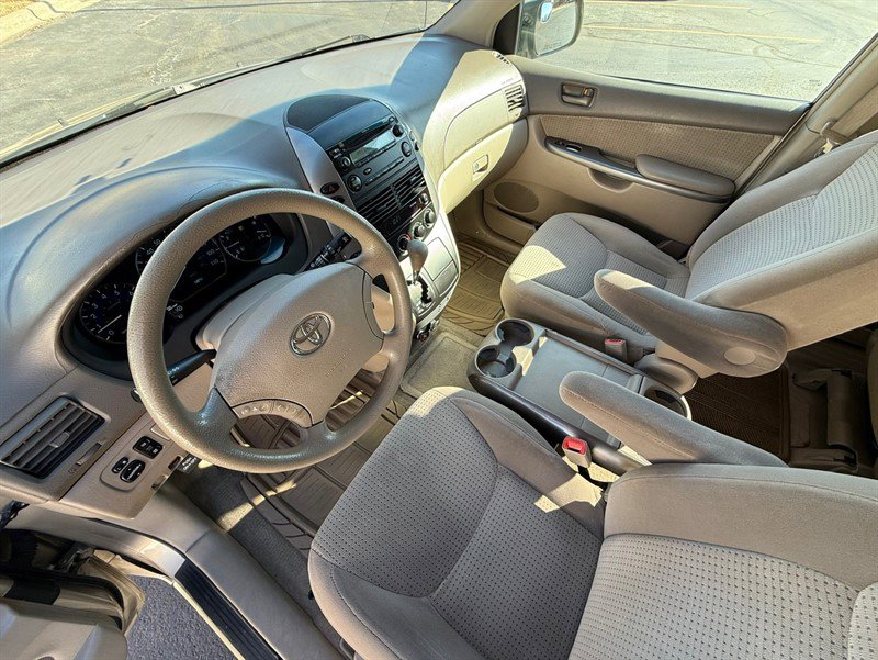 Used 2006 Toyota Sienna CE image 26