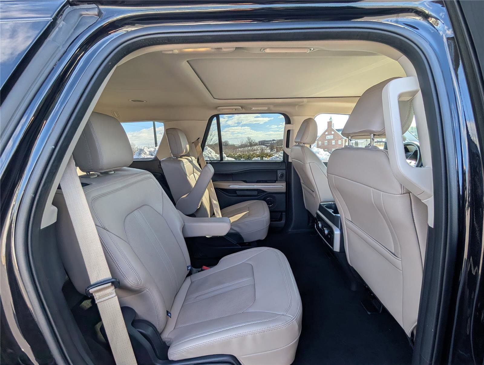 Used 2024 Ford Expedition Limited image 11