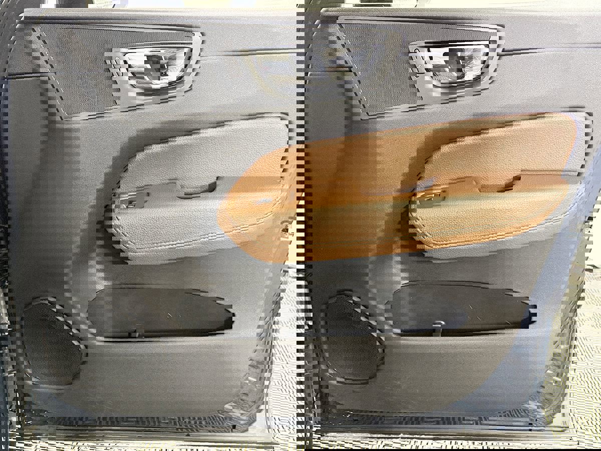 Used 2018 Volvo XC60 T5 Momentum w/ Convenience Package image 40