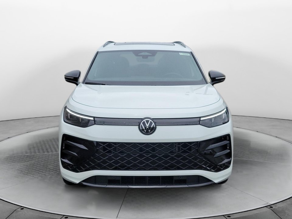 New 2026 Volkswagen Tiguan SE R-Line FWD image 2