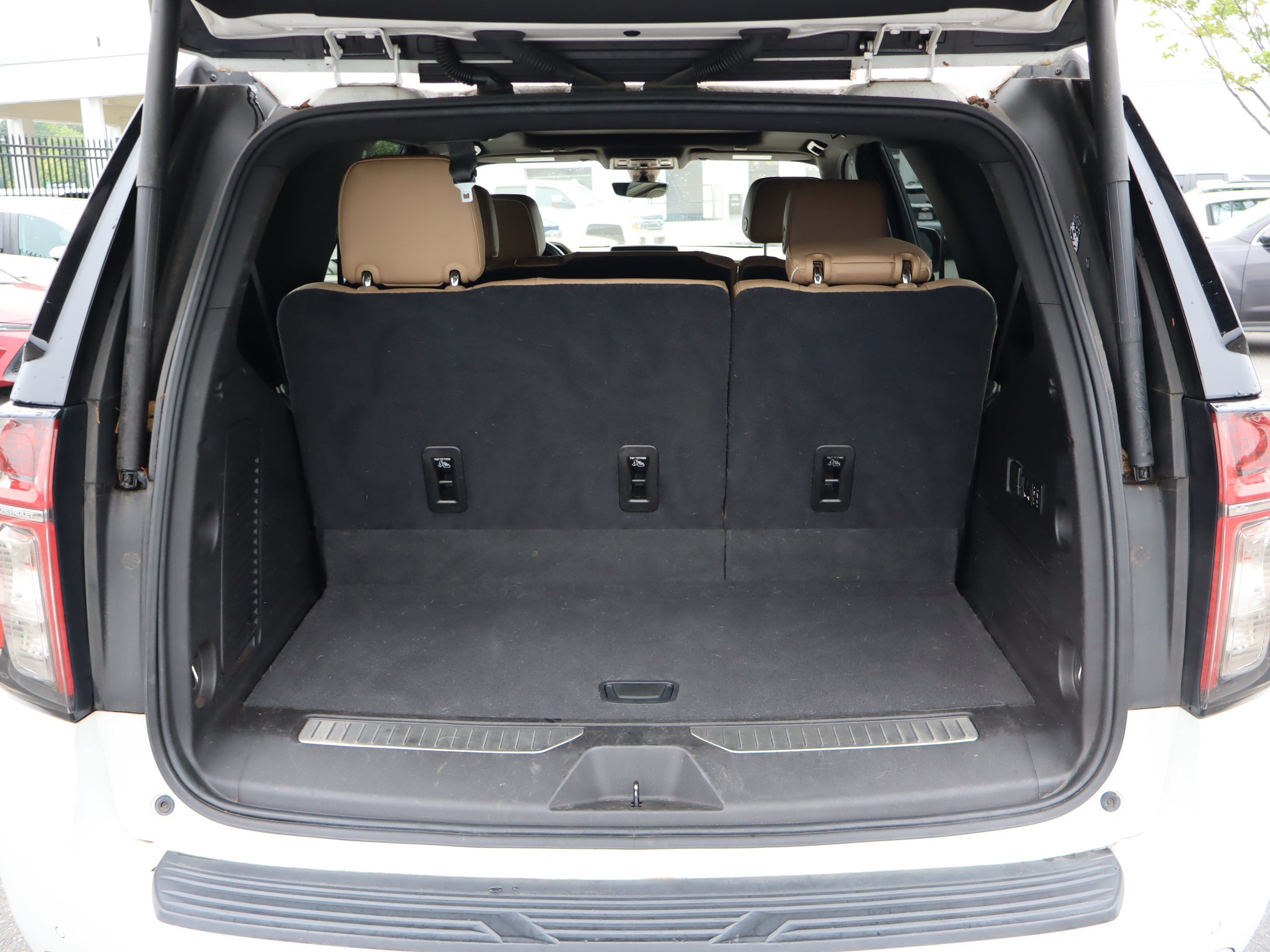 Used 2021 Chevrolet Tahoe Premier w/ Premium Package RWD image 35