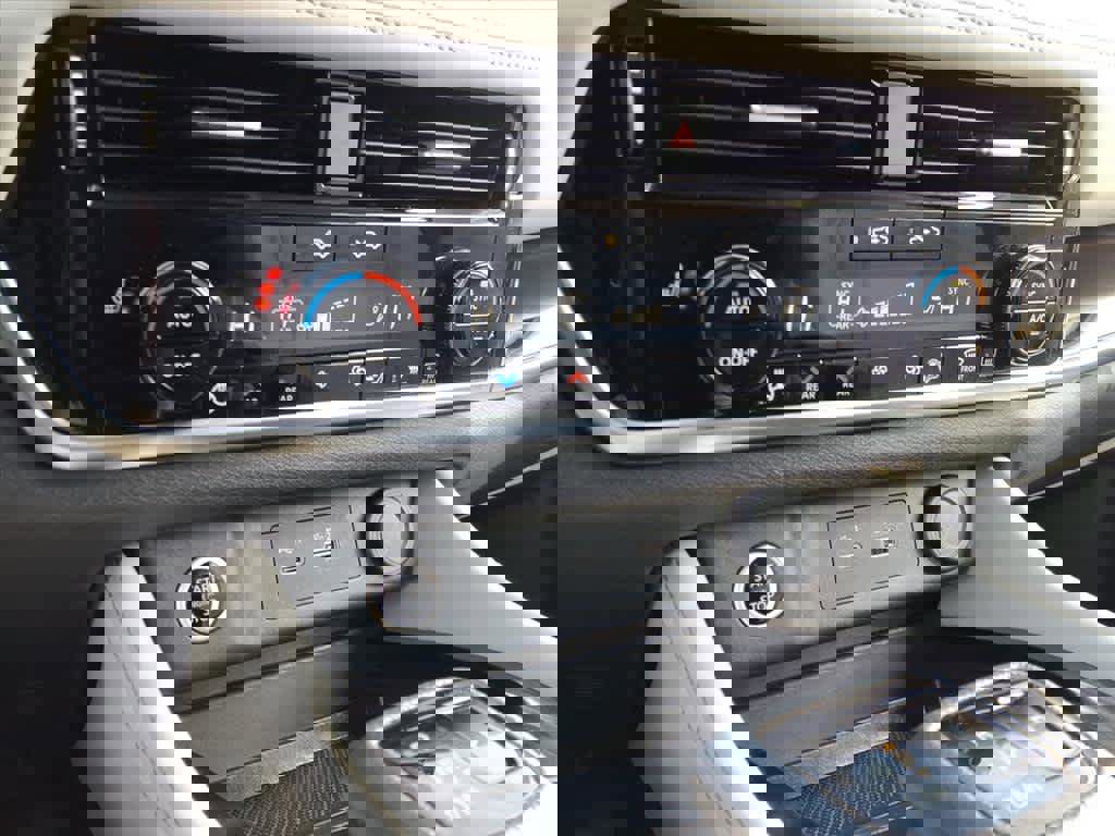 Certified 2023 Nissan Rogue SL w/ SL Premium Package image 20