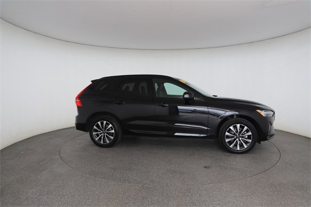 Used 2023 Volvo XC60 B5 Plus image 24