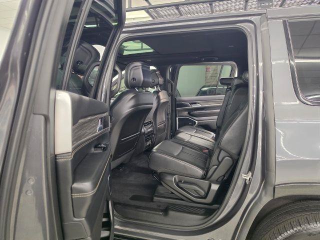 Used 2022 Jeep Wagoneer Series II w/ Premium Group I AWD/4WD image 9