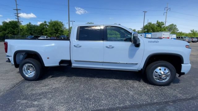 New 2026 Chevrolet Silverado 3500 High Country w/ Technology Package AWD/4WD image 3