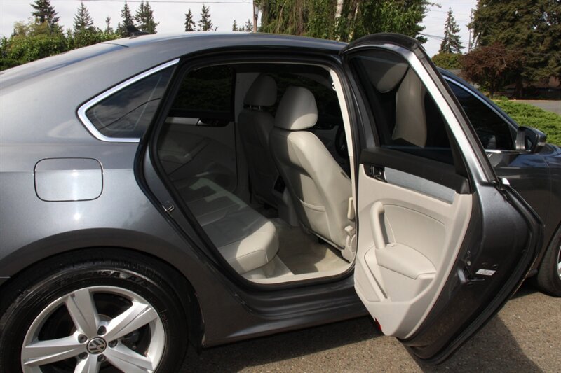 Used 2013 Volkswagen Passat 2.5 SE FWD image 6