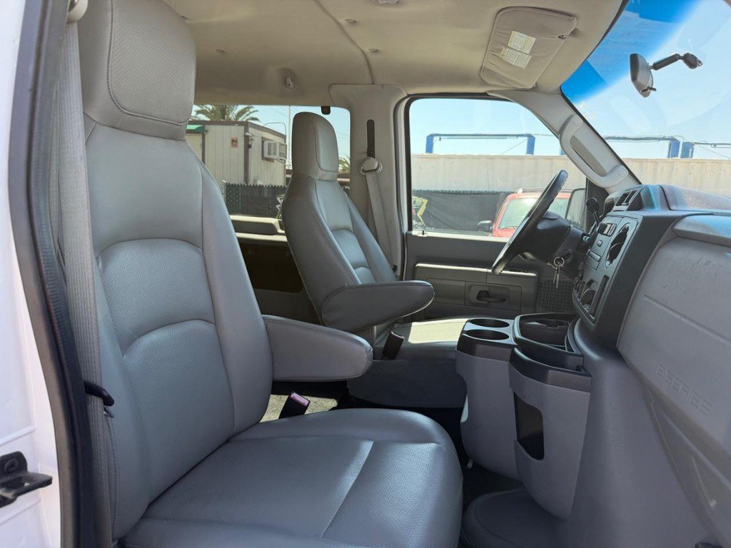 Used 2009 Ford E-350 and Econoline 350 Extended Wagon Super Duty RWD image 22